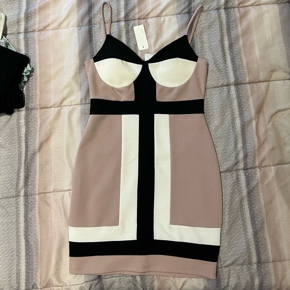Dresses & Skirts - Color-block wedding guest formal dress
